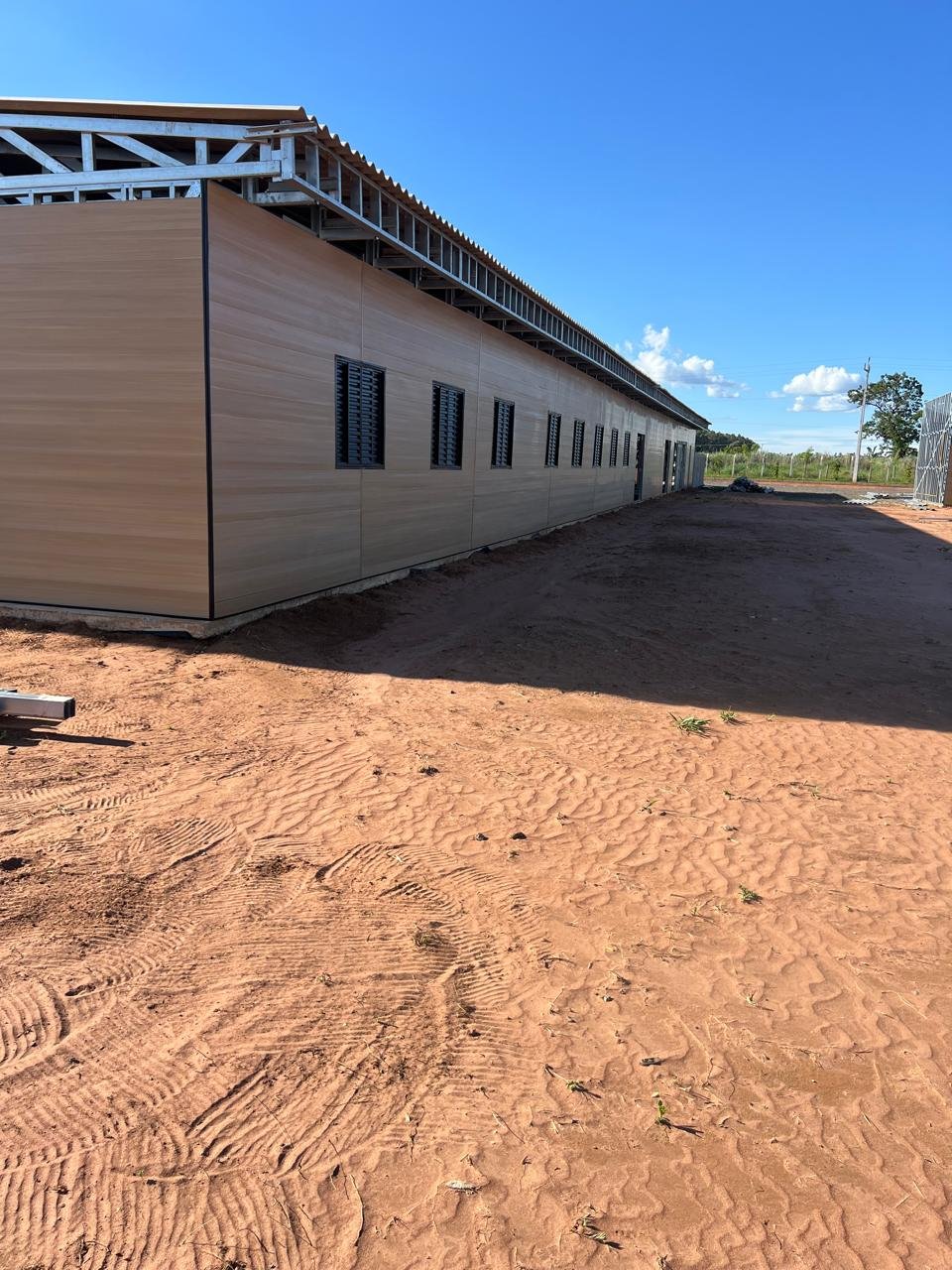 Obra em Steel Frame durante a etapa de fechamento externo